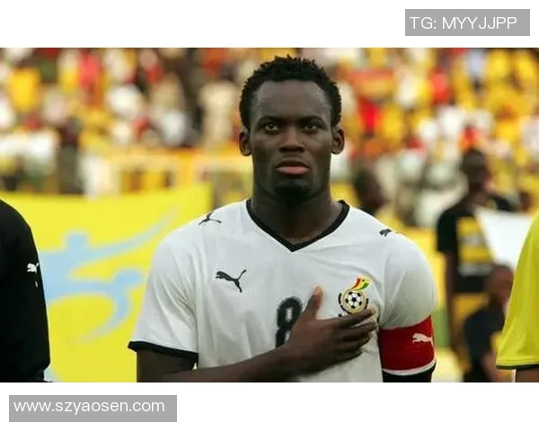 哪个足球明星戴耳钉