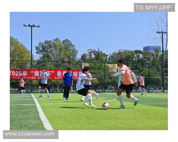 足球明星在赛场上背负对手的压力勇敢奔跑展现无畏精神与奋斗决心